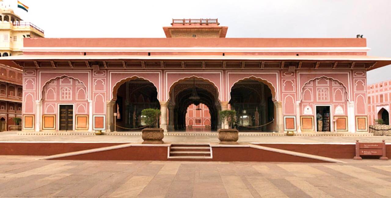Diwan e Khas Hall of Private Audience Jaipur, India (Entry Fee, Timings, History, Built by, Images & Location)